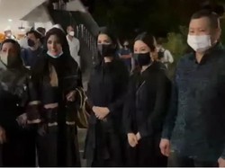 Hary Tanoe dan Wamenparekraf Angela Hadiri Pemakaman Mertua Sandi