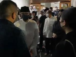 Jenazah Mertua Sandiaga Datang, Wamenparekraf Angela dan Keluarga Melayat