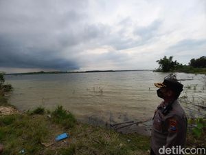 Musibah Perahu Tenggelam di Waduk Gondang, Bapak Tewas-Anak Hilang Musibah Perahu Tenggelam di Waduk Gondang, Bapak Tewas-Anak Hilang