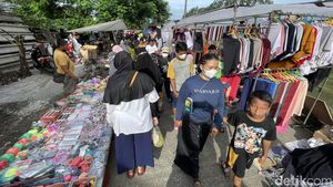 Warga Berjubel di BKT, Saat Jakarta Perang Melawan Omicron