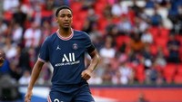 Abdou Diallo menjadi tandem Koulibaly di lini belakang. Ia bermain di Paris Saint-Germain, dikelilingi bintang-bintang macam Lionel Messi dan Kylian Mbappe. Foto: AFP/FRANCK FIFE
