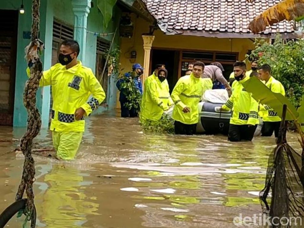 Banjir di Pekalongan Meluas, Lansia-Balita Dievakuasi