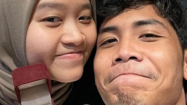 Momen Langka Kebersamaan Bintang Emon dan Alca Octaviani yang Baru Tunangan