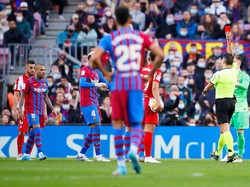 Dua Wajah Dani Alves: Cetak Gol-Assist, Lalu Dikartu Merah