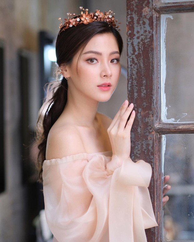 Aktris Thailand Baifern yang populer dan punya visual menawan.
