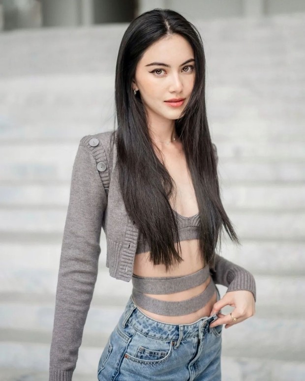 Aktris Thailand Davika Hoorne yang populer dan masuk dalam daftar artis tercantik.