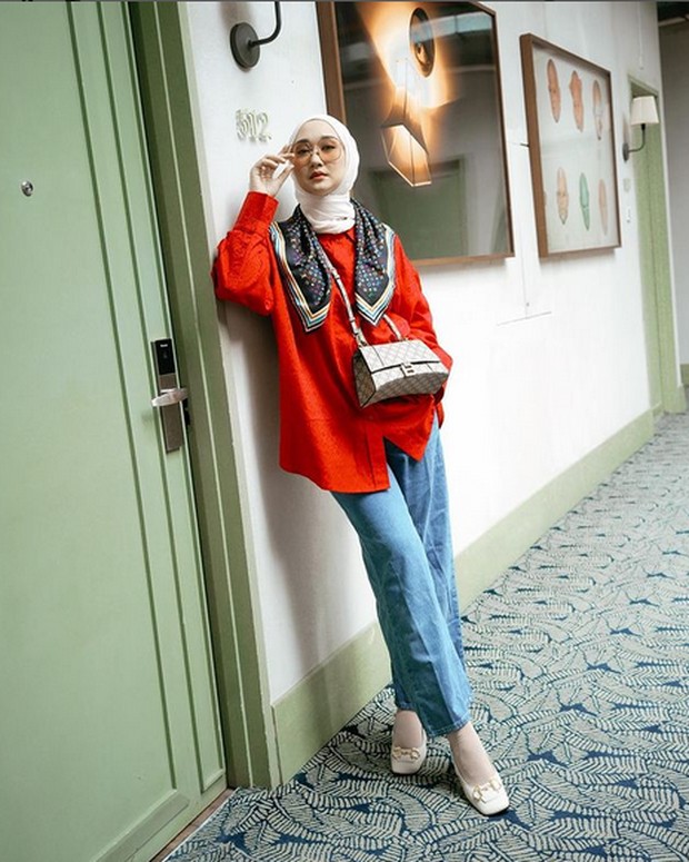 Dian Pelangi menjadi pelopor fashion hijab modern di Indonesia