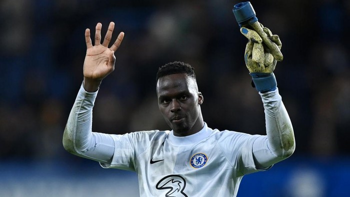 LONDON, ENGLAND - JANUARY 02: Edouard Mendy of Chelsea interacts with the crowd following the Premier League match between Chelsea and Liverpool at Stamford Bridge on January 02, 2022 in London, England. (Photo by Shaun Botterill/Getty Images)