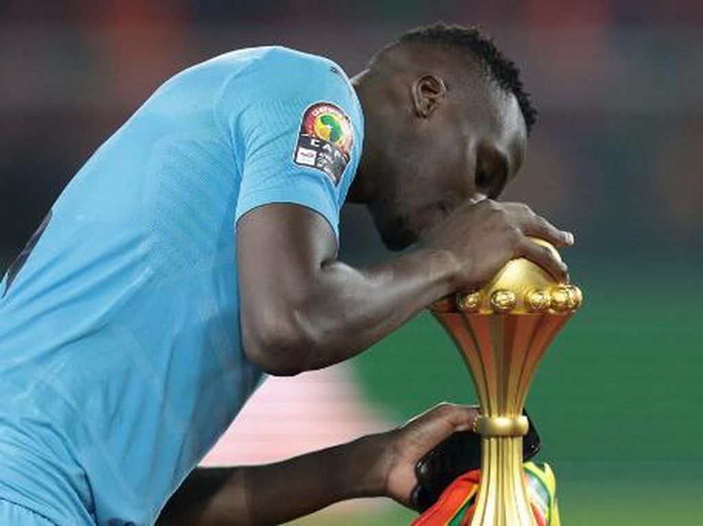 Edouard Mendy: Juara Lagi, Juara Lagi Edouard Mendy: Juara Lagi, Juara Lagi