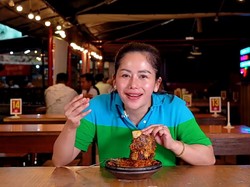 Iseng Rekam Makan Samyang Bikin Farida Nurhan Jadi Food Vlogger Ternama