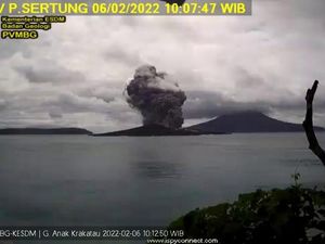 Status Waspada, Gunung Anak Krakatau Sudah 2 Kali Erupsi Sejak Pagi Status Waspada, Gunung Anak Krakatau Sudah 2 Kali Erupsi Sejak Pagi