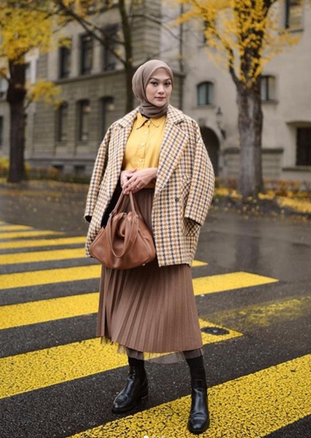 Sebelum aktif menjadi fashion blogger, Indah Nada Puspita terkenal sebagai presenter konten travelling