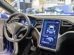 Remaja 19 Tahun Retas Mobil Tesla, Bisa Buka Kunci Pintu dan Lacak Lokasi