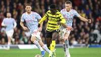 Masuk ke lini depan, ada Ismaila Sarr yang menempati posisi penyerang kanan. Pemain 23 tahun itu sudah mencetak 5 gol musim ini bersama Watford di Liga Inggris. Foto: Getty Images/Alex Pantling