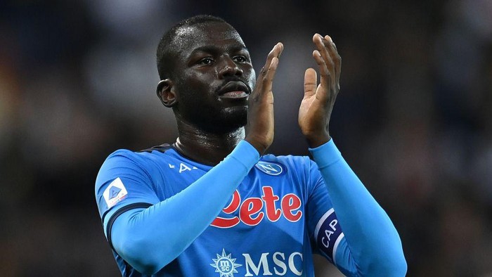 UDINE, ITALY - SEPTEMBER 20: Kalidou Koulibaly of SSC Napoli celebrates the victory after the Serie A match between Udinese Calcio and SSC Napoli at Dacia Arena on September 20, 2021 in Udine, Italy. (Photo by Alessandro Sabattini/Getty Images)
