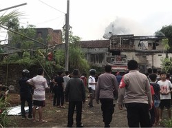Api Hanguskan Rumah di Kawasan Padat Penduduk Kota Sukabumi