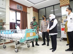 Khofifah Pastikan Tempat Isoter COVID-19 di Surabaya Raya Memadai