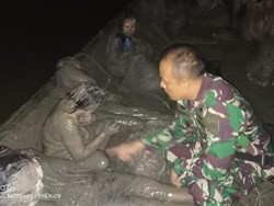 TNI AL Selamatkan 34 PMI Ilegal Terjebak di Lumpur Saat Hendak ke Malaysia