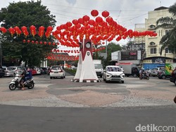 Picu Kerumunan, Lampion Imlek di Pasar Gede Dimatikan Gibran