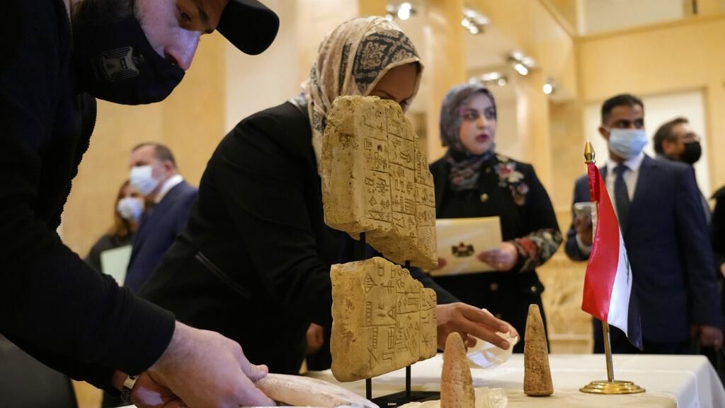 Ratusan Artefak Selundupan Pasca Saddam Hussein Dikembalikan Ratusan Artefak Selundupan Pasca Saddam Hussein Dikembalikan