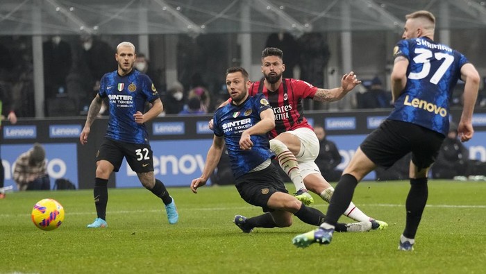 AC Milans Olivier Giroud, second from right, scores his sides second goal during the Serie A soccer match between Inter Milan and AC Milan at the San Siro Stadium, in Milan, Italy, Saturday, Feb. 5, 2022. (AP Photo/Antonio Calanni)