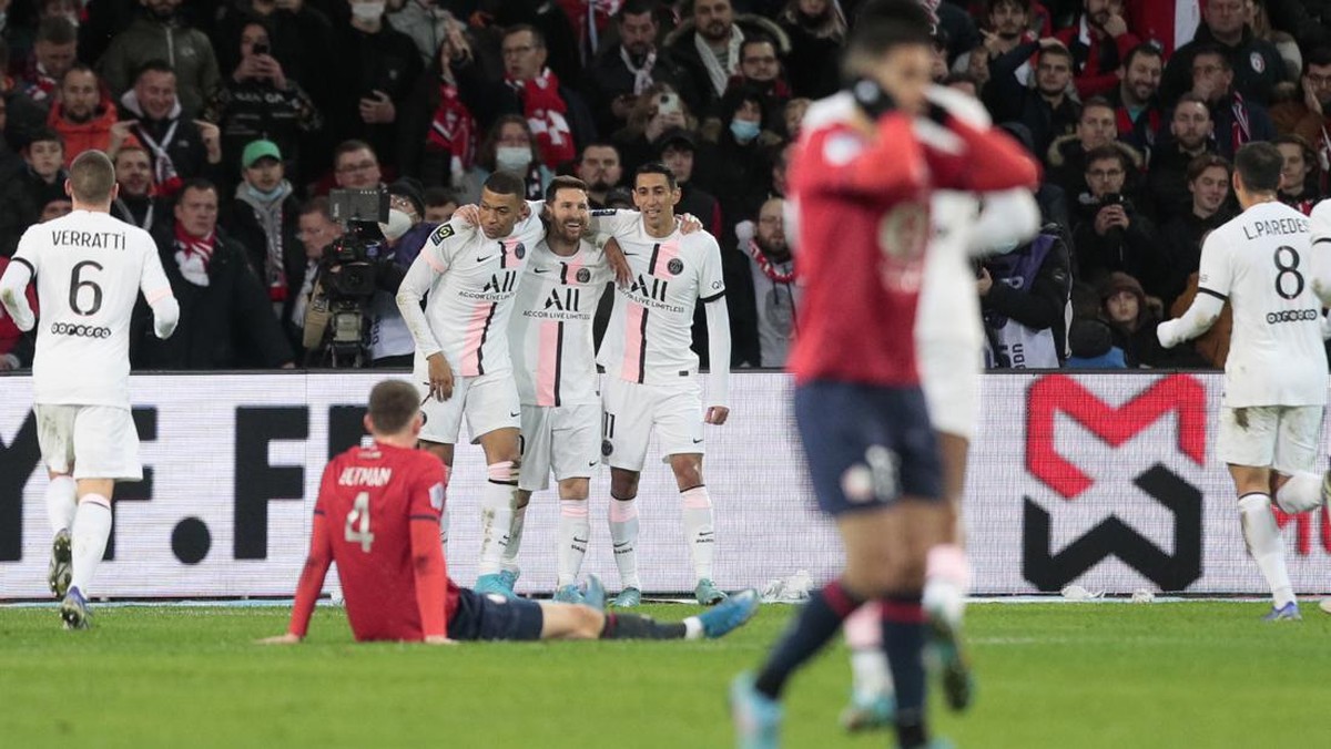 Messi, Mbappe cetak gol untuk membantu PSG menggasak tuan rumah Lille 5-1. (Foto: AP/Michel Spingler)