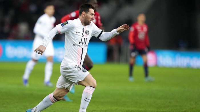 PSGs Lionel Messi, third from left, celebrates with his teammates after scoring his sides third goal during the French League One soccer match between Lille and Paris Saint Germain at Pierre Mauroy stadium in Villeneuve dAscq in Lille, France, Sunday, Feb. 6, 2022. (AP Photo/Michel Spingler)
