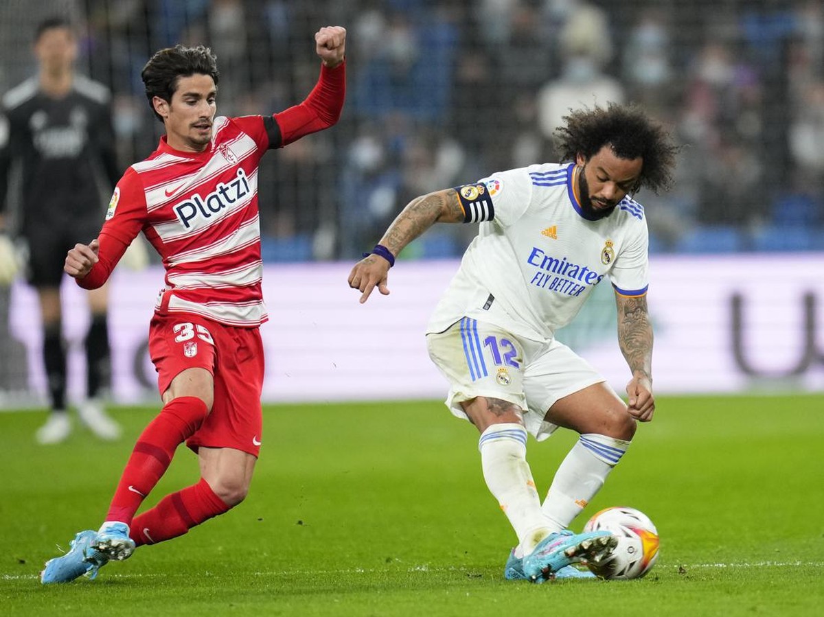 Marcelo menyebut Real Madrid menang atas Granada karena bermain sabar. (Foto: AP/Manu Fernandez)