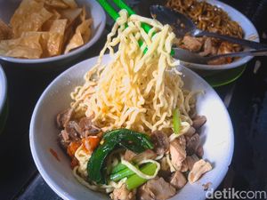 Mulur Gurih! Ini 5 Mie Ayam Jamur yang Mengenyangkan Mulur Gurih! Ini 5 Mie Ayam Jamur yang Mengenyangkan