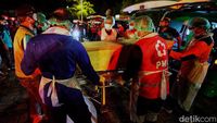Momen 13 Korban Tewas Kecelakaan Bus Wisata Dibawa ke Rumah Duka