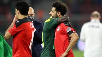Senegal berhasil menjadi juara usai menang adu penalti 4-2 setelah bermain tanpa gol selama 120 menit. Ini menjadi gelar pertama Senegal di Piala Afrika sepanjang sejarah. Negara di Afrika Barat itu sebelumnya dua kali menjadi runner-up pada edisi 2002 dan 2019. REUTERS/MOHAMED ABD EL GHANY.
