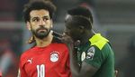 Momen Sadio Mane Rangkul Salah di Final Piala Afrika 2021
