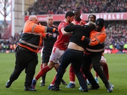 Fans Leicester Pukul Pemain Nottingham Forest, Terancam Sanksi Berat