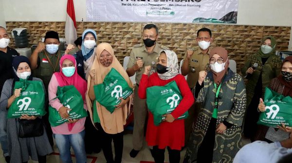 Paket Sembako untuk Warga Jakarta Pusat