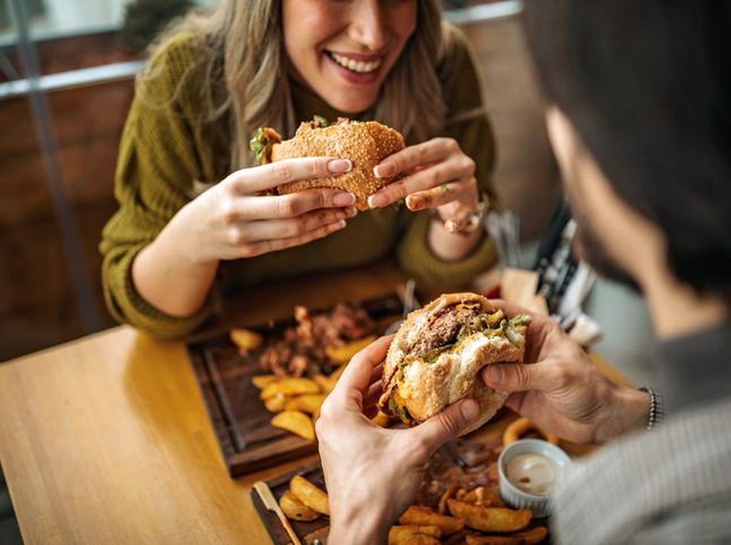 Waspada! 5 Kebiasaan Makan Ini Bisa Tingkatkan Risiko Diabetes Waspada! 5 Kebiasaan Makan Ini Bisa Tingkatkan Risiko Diabetes