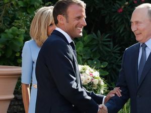 Bertemu Putin, Macron Harap Ketegangan Rusia-Ukraina Segera Mereda