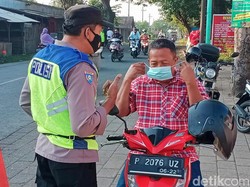 Polisi/TNI Gencarkan Pamor Keris, Tekan Penularan COVID-19 di Banyuwangi