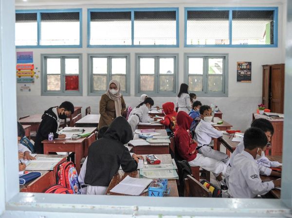 Persempit Gerak Omicron, Sekolah PTM di Bandung Kembali 50 Persen