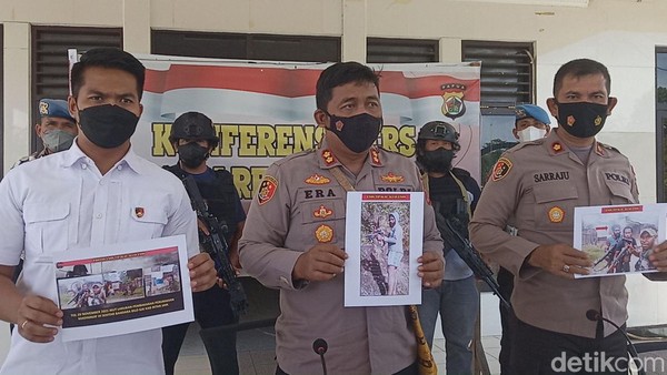 Rilis penampakan 1 anggota KKB di Timika, Papua. (Saiman/detikcom) Rilis penampakan 1 anggota KKB di Timika, Papua. (Saiman/detikcom)