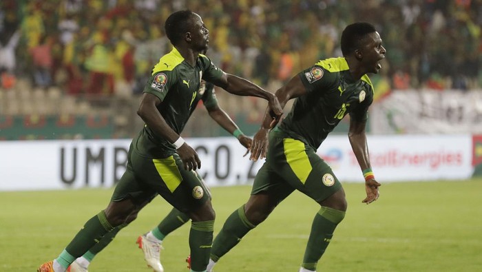 Senegals Sadio Mane, left, and Senegals Bamba Dieng, right, celebrate after the teams goal at the African Cup of Nations 2022 semi-final soccer match between Burkina Faso and Senegal at the Ahmadou Ahidjo stadium in Yaounde, Cameroon, Wednesday, Feb. 2, 2022. (AP Photo/Sunday Alamba)