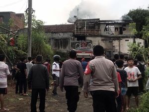 Sebuah Rumah di Pemukiman Padat Sukabumi Terbakar