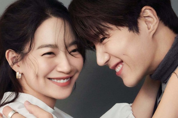 Shin Min Ah dan Kim Seon Ho “ Hometown Cha Cha Cha”