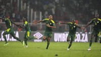 Final Piala Afrika 2021 mempertemukan Senegal vs Mesir di Paul Biya Stadium, Kamerun, Senin (7/2/2022) dini hari WIB. Senegal. Kedua kesebelasan bermain sengit sejak awal pertandingan. AP Photo/Themba Hadebe.
