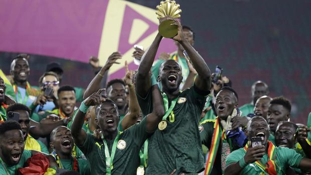 Timnas Senegal berhasil menjadi juara Piala Afrika 2021. Kemenangan itu diraih Sadio Mane cs usai kalahkan Mesir di partai pamungkas lewat drama adu pinalti.