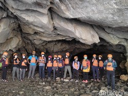 Jajal Wisata Susur Gua Purba di Bandung Barat, Seru Pisan!