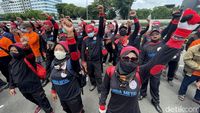 Tolak Omnibus Law, Buruh Kembali Serbu Gedung DPR RI