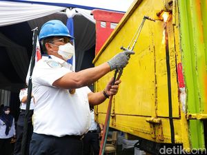217 Unit Truk Obesitas di Banyuwangi Rela Bak Muatannya Dipotong