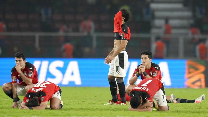 Egypt's Mohamed Salah, center, with teammates react after losing the African Cup of Nations 2022 final soccer match against Senegal at the Ahmadou Ahidjo stadium in Yaounde, Cameroon, Sunday, Feb. 6, 2022. (AP Photo/Themba Hadebe)