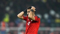 Mohanad Lasheen dari Mesir bereaksi setelah ia gagal mencetak gol saat tendangan penalti. AP/Themba Hadebe