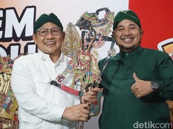 Ziarah ke Demak, Cak Imin Dapat Wayang Gatotkaca-Dukungan Becak Wisata